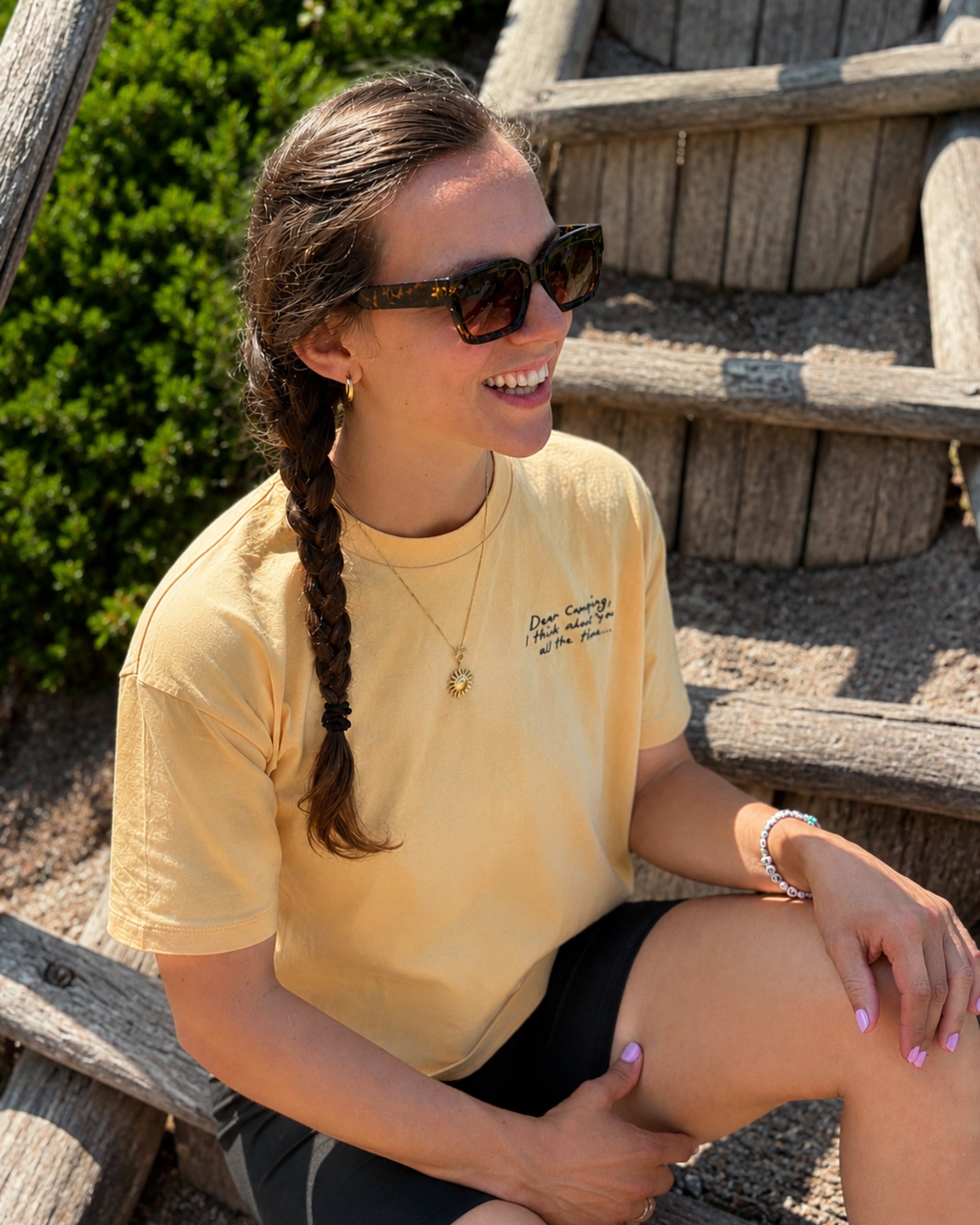Dear Camping Boxy T-Shirt – Bio Baumwolle Damen Shirt in Sunwashed Apricot